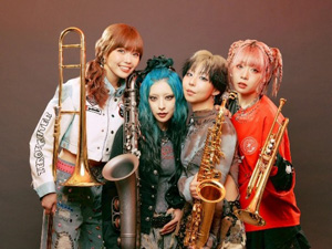 ４人組グループ「MOS」
